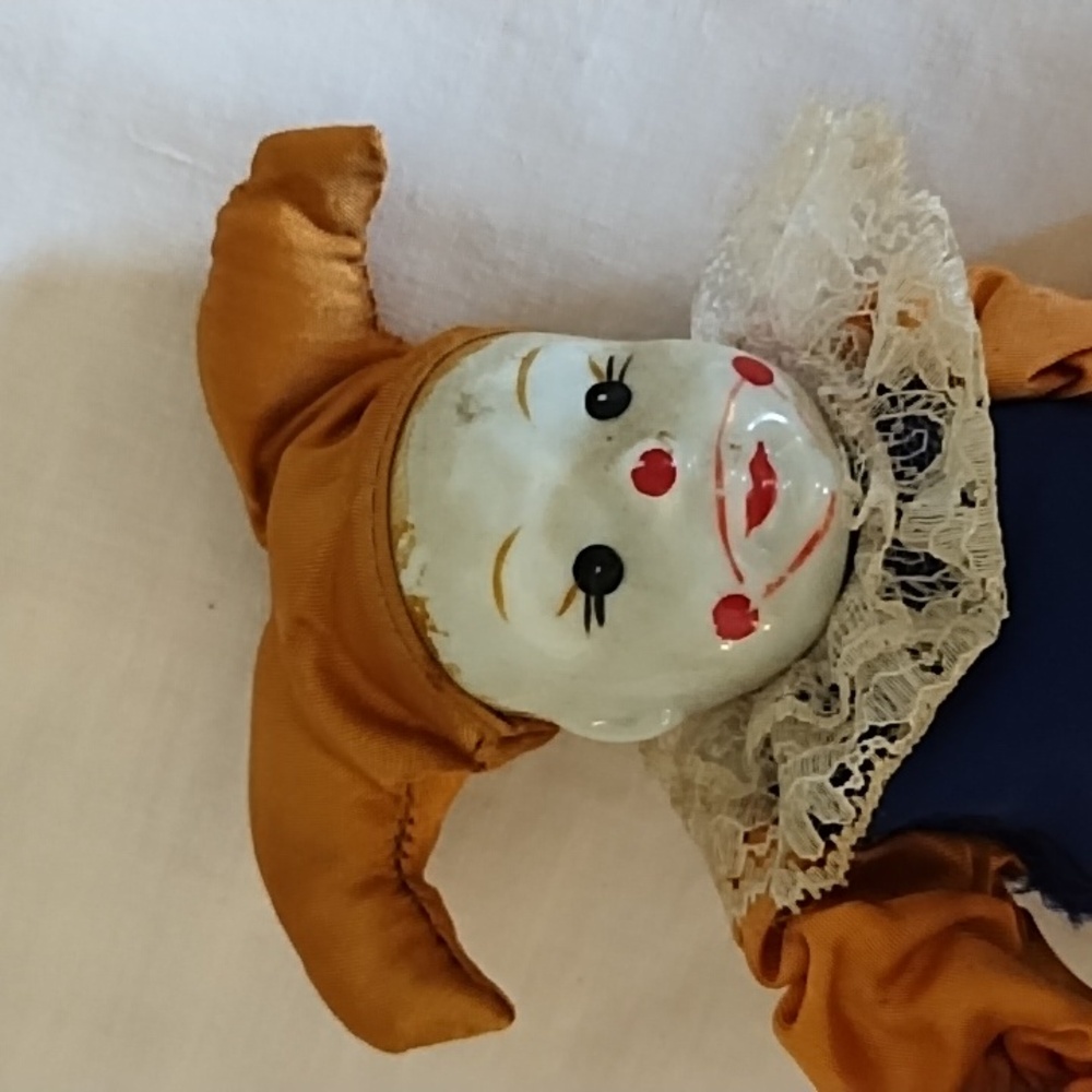 PORCELAIN POSABLE JESTER, VERY COLLECTIBLE, STUFFED FABRIC BODY,10" TALL - Picture 3 of 11